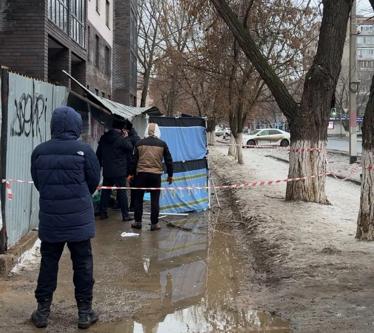 На мужчину упал кирпич в Уральске: виновнику грозит до 6 лет лишения свободы